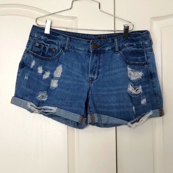 Rue 21 distressed medium washed denim jean shorts size 9/10 - Picture 1 of 12